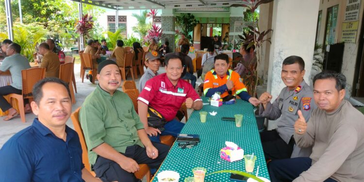 FOTO: MATA KALTENG - Kapolsek Sabangau, Iptu Ahmad Taufiq, pada saat menghadiri halal bi halal di Kelurahan Kereng Bangkirai.