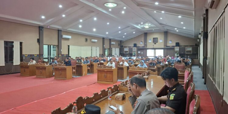 Foto:DIAN/MATA KALTENG - Rapat paripurna pembahasan RPJMD Kotim 2025-2029.