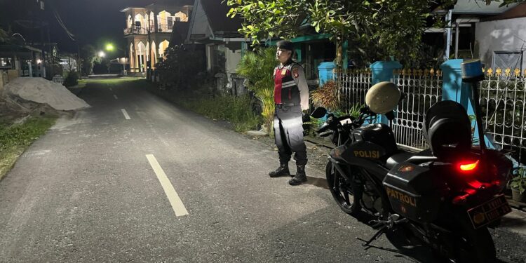 FOTO: MATAKALTENG - Personel Satsamapta Polresta Palangka Raya, pada saat melakukan patroli.