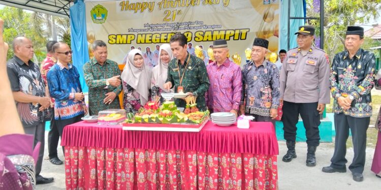 Foto: IST/MATA KALTENG - Perayaan HUT SMPN 9 Sampit, 24 April 2025.