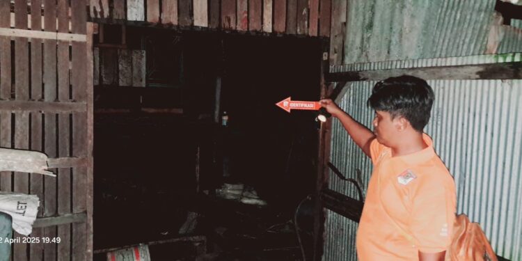 FOTO: MATAKALTENG - Personel Tim Inafis Polresta Palangka Raya pada saat melakukan olah TKP.