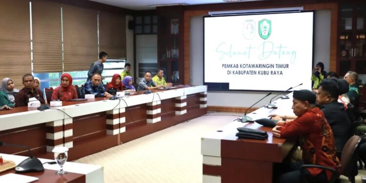 Foto:IST/MATA KALTENG - Wakil Bupati Kotawaringin Timur Irawati Lakukan Kunjungan Kerja ke Kubu Raya.