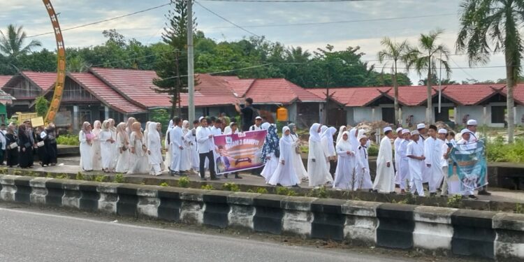 Foto: IST/MATA KALTENG - Pawai Ta'aruf dalam rangka pembukaan MTQ Kecamatan Baamang, 25 April 2025.