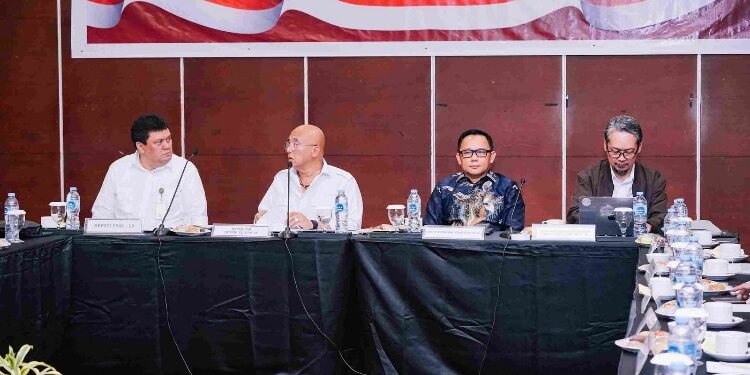 FOTO: IST/MATAKALTENG - Rapat dipimpin langsung oleh Ketua Tim Komisi XII DPR RI Dony Maryadi Oekon.