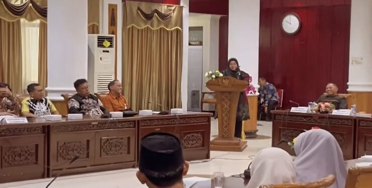 FOTO : IST/MATA KALTENG - Wakil Bupati Kotawaringin Timur (Kotim), Irawati saat kunjungan kerja sekaligus silaturahmi ke Kabupaten Mempawah, Kalimantan Barat, Jumat 25 April 2025.