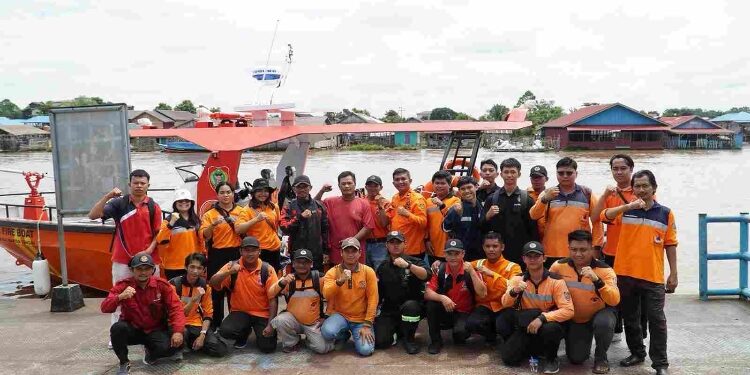 FOTO: IST/MATAKALTENG - Pelatihan Operasional Kapal Pemadam Kebakaran untuk tim rescue air, di Pelabuhan Rambang, Palangka Raya.