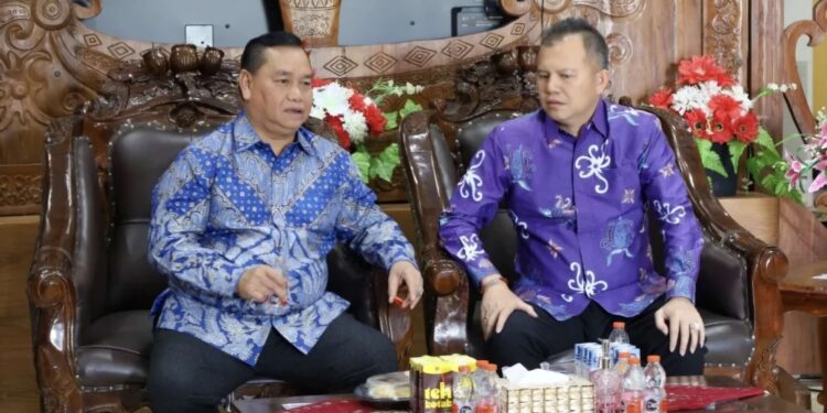 Foto: IST/MATA KALTENG - Kunjungan pemerintah Gunung Mas di rumah jabatan bupati kabupaten Kotawaringin Timur, 27 April 2025.