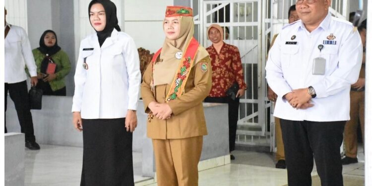 FOTO: IST/MATAKALTENG - Asisten Ekobang Sri Widanarni, mewakili Gubernur, hadir secara virtual dalam Tasyakuran Puncak Peringatan Hari Pemasyarakatan Kemenimipas dari Aula Lapas Kelas II Palangka Raya.