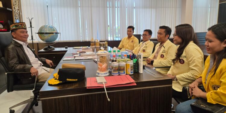 FOTO: MATAKALTENG - Gubernur Kalteng, H Agustiar Sabran, pada saat audiensi bersama Peradah Kalteng.