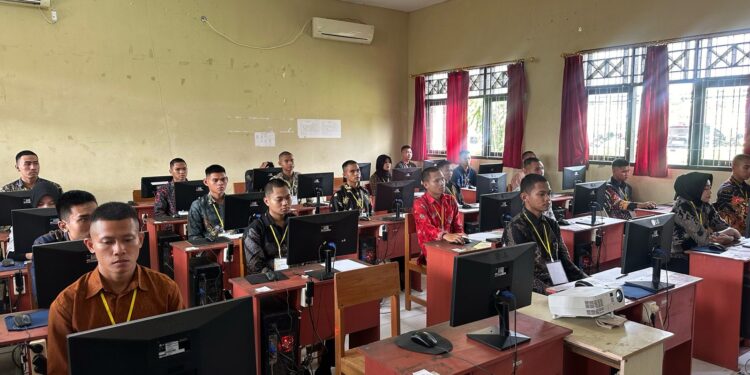 FOTO: MATAKALTENG - Peserta seleksi penerimaan anggota Polri Tahun Anggaran 2025, pada saat melaksanakan tes psikologi.