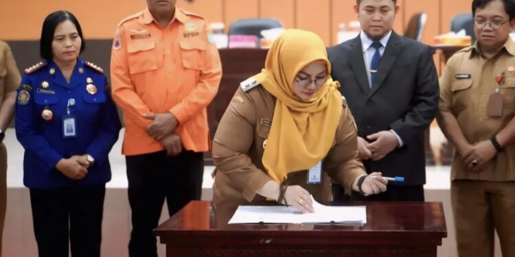 Foto: IST/MATA KALTENG - Penandatanganan Kesepakatan Kerjasama Pemkab Kotim dan Kabupaten Katingan, 29 April 2025.