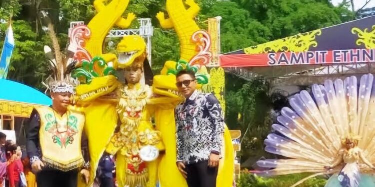 Foto:IST/MATA KALTENG - Sampit Etnik Karnaval pada tahun 2019.