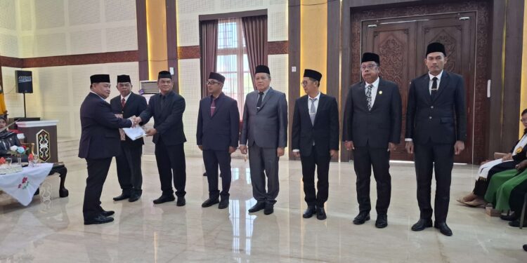 Foto:DIAN/MATA KALTENG - Pelantikan dan Pengambilan Sumpah/Janji Jabatan Lingkup Kabupaten Kotim di Aula Rujab Bupati Kotim, 2 Mei 2025.