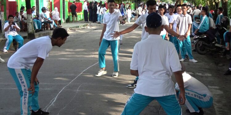 Foto:DOK/MATA KALTENG - Kegiatan fisik siswa di SMPN 1 Sampit.