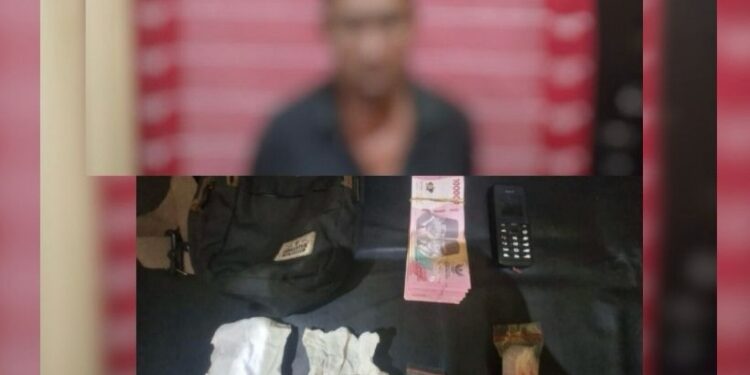 FOTO: IST/MATAKALTENG - Pelaku JR dan Barang Bukti saat diamankan pihak Polres Katingan.