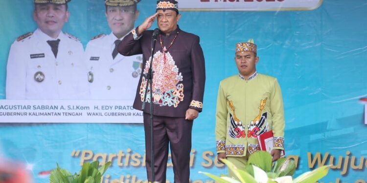 FOTO: IST/MATAKALTENG - Upacara Bendera Peringatan Hari Pendidikan Nasional Tahun 2025, di Lapangan Upacara Dinas Pendidikan Kalteng.