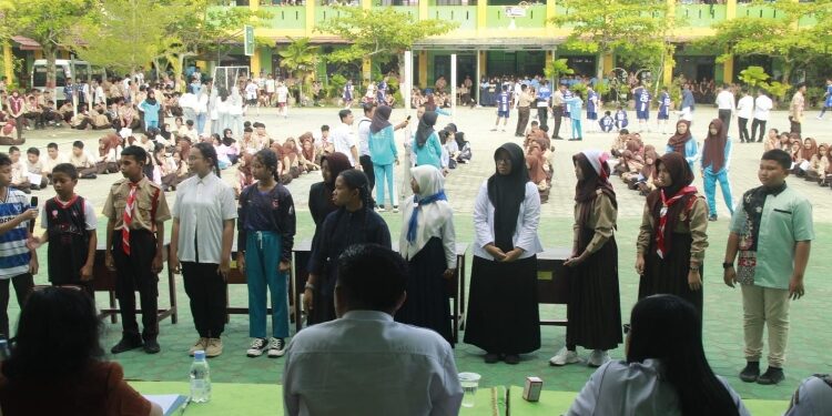 FOTO: DIAN/MATA KALTENG - Lomba rangking 1 di SMPN 1 Sampit dalam rangka peringatan Hardiknas 2025 belum lama ini.