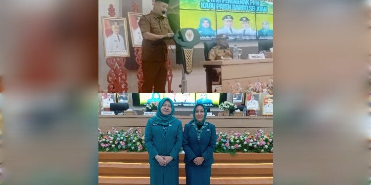 FOTO: MATAKALTENG - Bupati Barsrl H Eddy Raya Samsuri saat menyampaikan pidatonya pada acara pelantikan TP-PKK Barsel dan Ketua TP-PKK Barsel Hj Permana Sari serta Wakil Ketua TP-PKK Ita Minarni.
