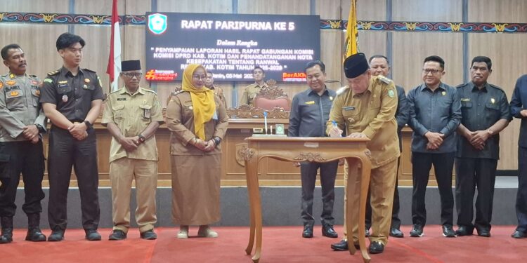 Foto: DIAN/MATA KALTENG - Penandatanganan nota kesepakatan RPJMD Kotim 2025-2029.