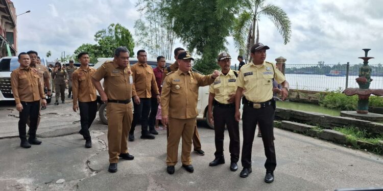 Foto:DIAN/MATA KALTENG - Bupati Kotim Halikinnor saat tinjau PPM, 5 Mei 2025.
