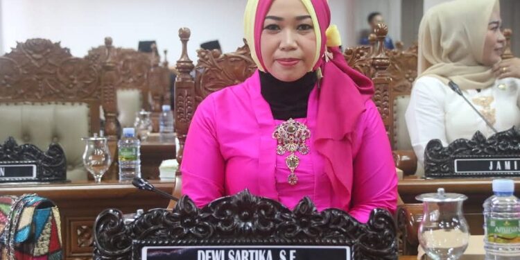 Anggota DPRD Pulang Pisau, Dewi Sartika.