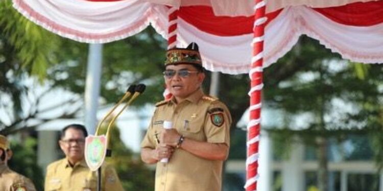 FOTO: IST/MATAKALTENG - Gubernur Kalteng H Agustiar Sabran pimpin Apel dan Beri Pengarahan Kepada Tenaga Kontrak di Lingkungan Pemprov Kalteng.