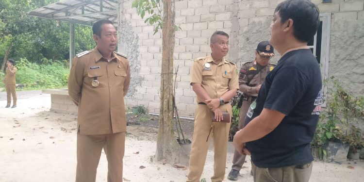 Foto : MATAKALTENG - Bupati Sukamara, Masduki melakukan sidak ketempat beberapa hiburan malam yang ada di Kota Sukamara.