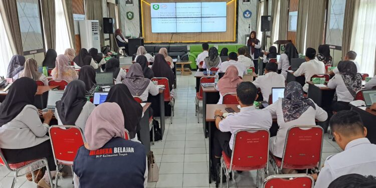 Foto:DIAN/MATA KALTENG - Workshop Bahan Ajar Berbasis Deep Learning oleh Disdik Kotim, 6 Mei 2025.