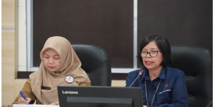 FOTO: IST/MATAKALTENG - Asisten Ekbang Setda Kalteng Sri Widanarni saat menghadiri Konferensi Pers Berita Resmi Statistik BPS Kalteng.