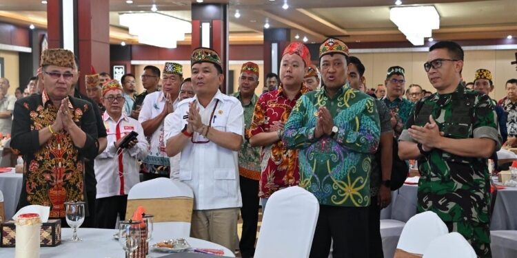 FOTO: IST/MATAKALTENG - Gubernur Agustiar Sabran dan Wagub Edy Pratowo hadir dalam FGD yang digelar DAD Kalteng di Aula Jayang Tingang, Lantai I Kantor Gubernur, Kamis 8 Mei 2025.