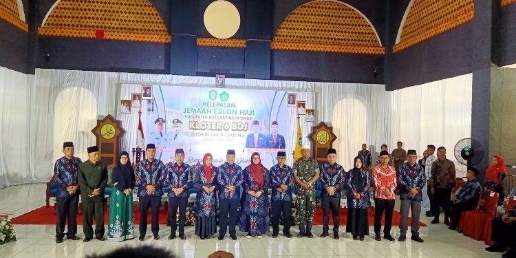 FOTO: IST/MATA KALTENG - Pelepasan Jemaah Calon Haji Kotim, Selasa 13 Mei 2025.