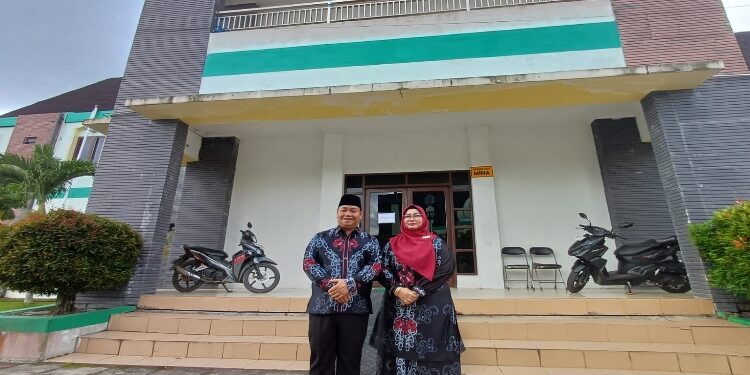 FOTO: IST/MATA KALTENG - Bupati Kotim Halikinnor bersama Wakil Bupati Irawati saat meninjau asrama haji di Islamic Center untuk lokasi sekolah rakyat sementara di Kabupaten Kotim, Selasa 13 Mei 2025.