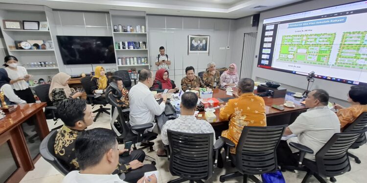 Foto:IST/MATA KALTENG - Wakil Bupati Kotim Irawati saat berkunjung ke Kementerian Sosial belum lama ini.