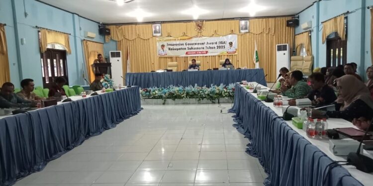 FOTO: MATAKALTENG - Plh Sekda Sukamara, Yofi Yudistira membuka acara inovasi daerah dalam rangka Innovative Government Award (IGA) tahun 2025. Kamis (15/5/2025).