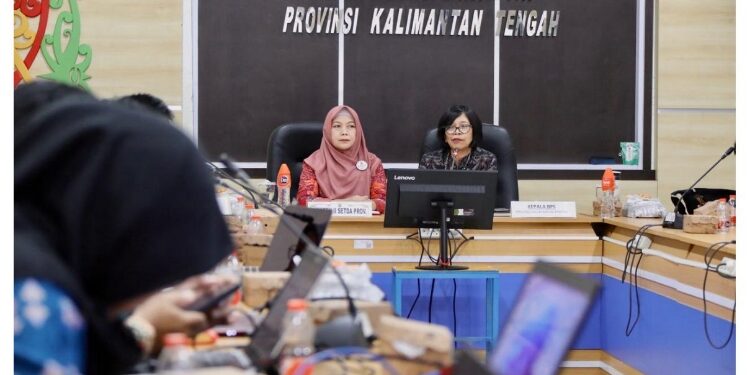 FOTO: IST/MATAKALTENG - Kepala BPS Kalteng, Agnes Widiastuti saat menyampaikan rilis.