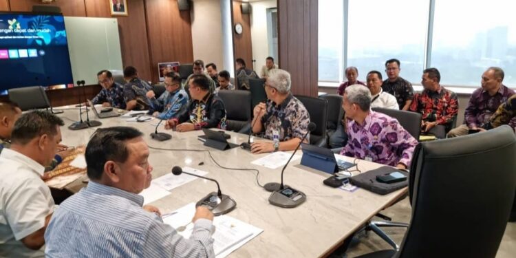 FOTO: IST/MATA KALTENG - Bupati Kotawaringin Timur Halikinnor mengunjungi Direktorat Jenderal (Dirjen) Perhubungan Udara Kementerian Perhubungan (Kemenhub) RI menindaklanjuti pengembangan Bandara H Asan Sampit, Jumat 16 Mei 2025.