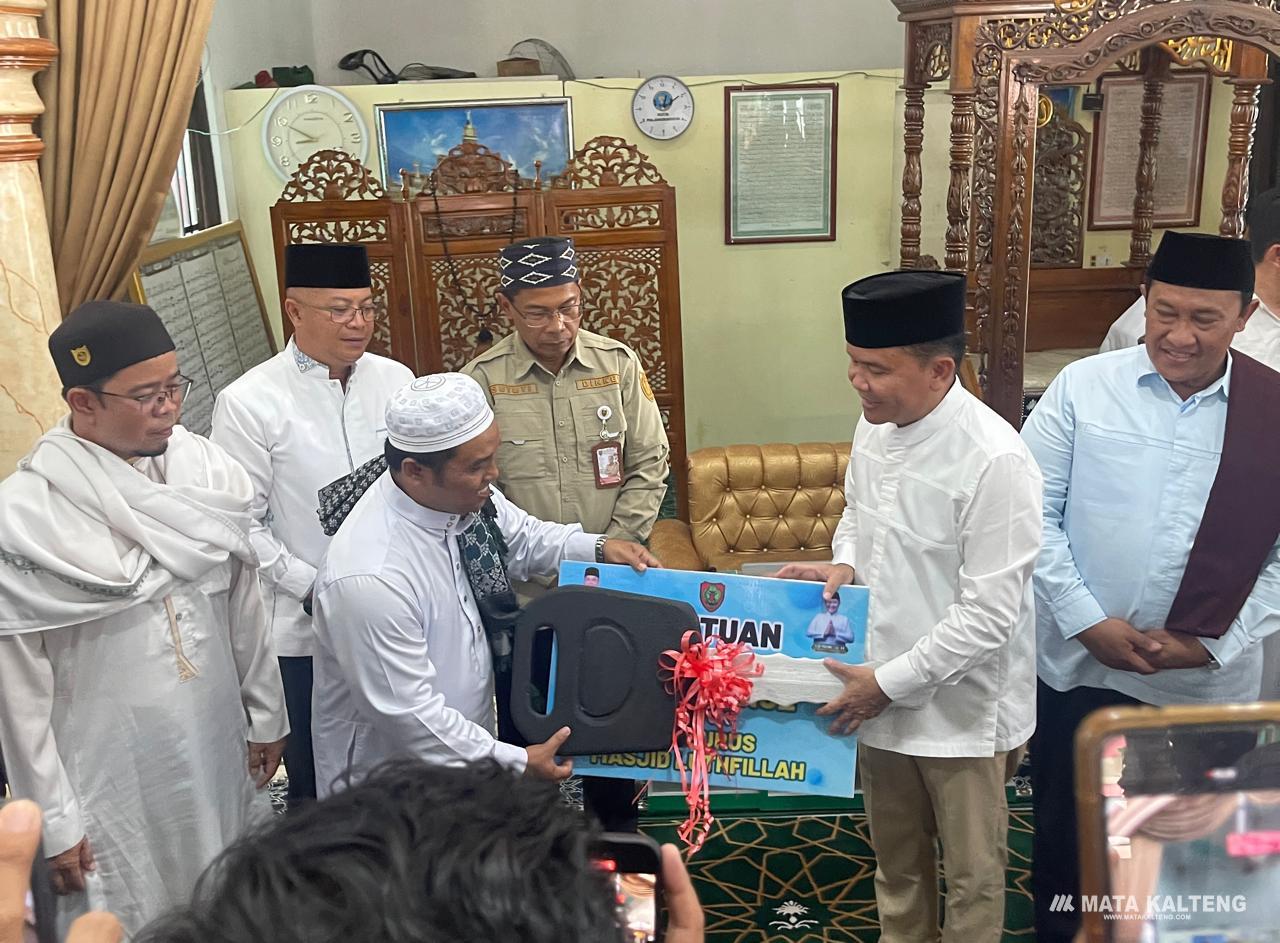 Gubernur Kalteng Serahkan Mobil Ambulans dan Jenazah untuk Warga Komplek Puntun Palangka Raya