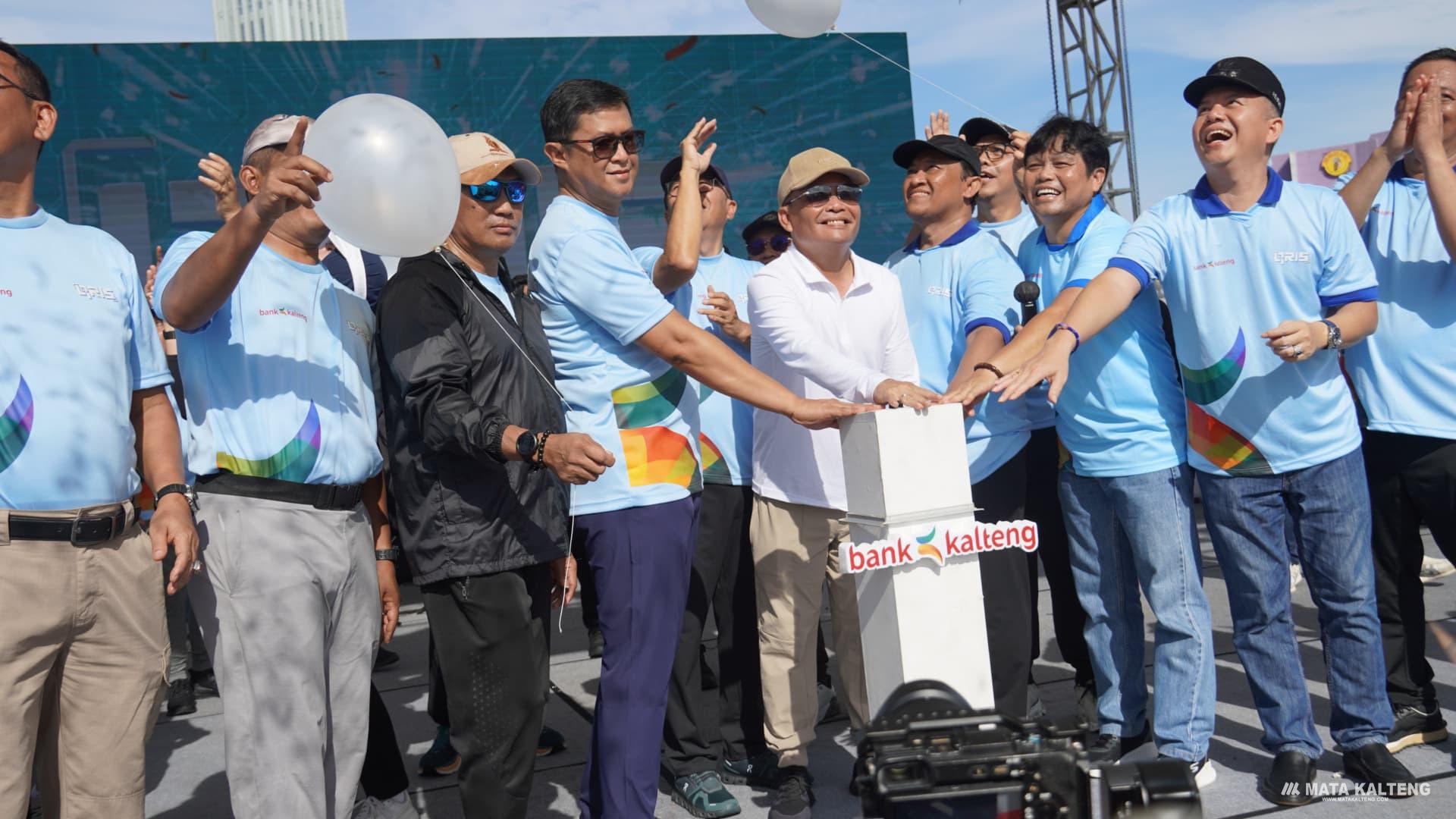 Gubernur Kalteng Hadiri Fun Walk dan Luncurkan Fitur QRIS Bank Kalteng di Palangka Raya