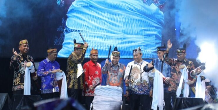 FOTO : IST/MATAKALTENG - Pembukaan Festival Budaya Isen Mulang (FBIM) Tahun 2025 yang digelar di Stadion Tuah Pahoe, Palangka Raya.