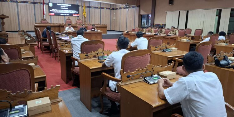 Foto:DIAN/MATA KALTENG - Pembahasan terkait kepastian pengangkatan tenaga kontrak menjadi PPPK khususnya di kabupaten Kotim yang sudah terdata di database BKPSDM, 19 Mei 2025.