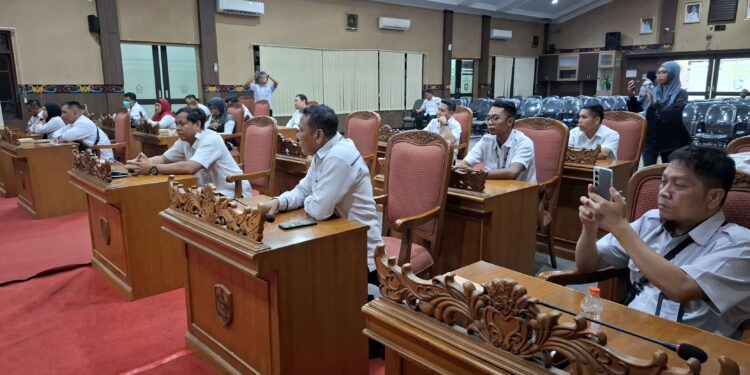 Foto: DIAN/MATA KALTENG - Tekon Kotim saat pembahasan terkait kepastian pengangkatan tenaga kontrak menjadi PPPK khususnya di kabupaten Kotim yang sudah terdata di database BKPSDM, 19 Mei 2025.