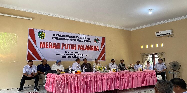 FOTO: IST/MATAKALTENG - Pertemuan pembentukan Koperasi Merah Putih pada Dialog Musyawarah Desa Dikelurahan Palangka.