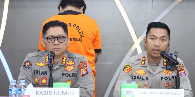 FOTO: MATAKALTENG - Kabid Humas Polda Kalteng, Kombes Pol Erlan Munaji (Kiri) pada saat menggelar konferensi pers.