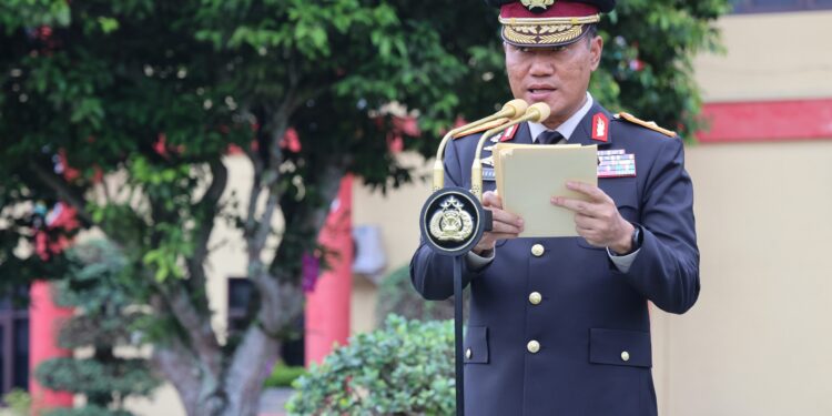 FOTO: MATAKALTENG - Wakapolda Kalteng, Brigjen Pol Rakhmad Setyadi, pada saat membacakan sambuta Menteri Komunikasi dan Informatika RI.