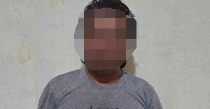 FOTO: IST/MATAKALTENG- ABS pelaku penggelapan solar milik PT. Unggul Lestari yang diamankan oleh pihak kepolisian Polsek Antang Kalang.