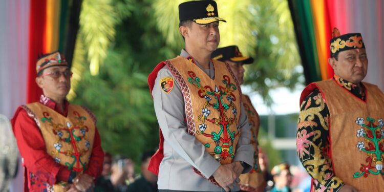 FOTO: MATAKALTENG - Kapolda Kalteng, Irjen Pol Iwan Kurniawan, pada saat mengikuti apel bersama perangkat pemerintahan.