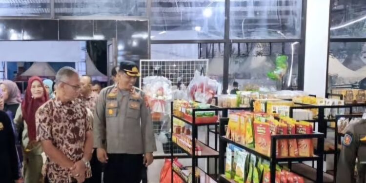 Foto:IST/MATA KALTENG - Suasana swalayan UMKM dari dalam.