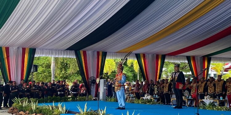 FOTO: IST/MATAKALTENG - H. Agustiar Sabran Gubernur Kalimantan Tengah saat memberikan sambutan pada Upacara Peringatan HUT Kalteng ke-68.