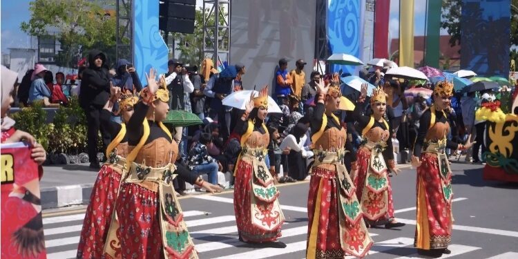FOTO: IST/MATA KALTENG - Kontingen Kabupaten Kotim dalam Festival Isen Mulang 2025.
