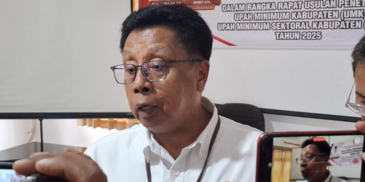 Foto:MATA KALTENG - Plt Kepala Dinas KUKMPP Kotim, Johny Tangkere.